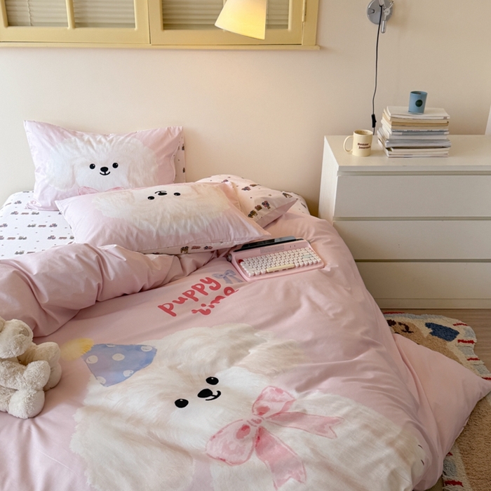 91家纺网 家纺一手货源 找家纺 寐居家纺 2025新款亲肤舒适全棉纯棉数码大阪印花四件套 帕皮小狗