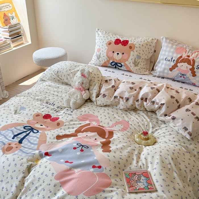 91家纺网 家纺一手货源 找家纺 寐居家纺 2025新款亲肤舒适全棉纯棉数码大阪印花四件套 小熊日记