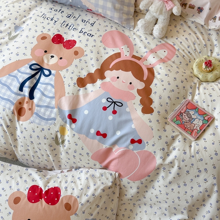 91家纺网 家纺一手货源 找家纺 寐居家纺 2025新款亲肤舒适全棉纯棉数码大阪印花四件套 小熊日记
