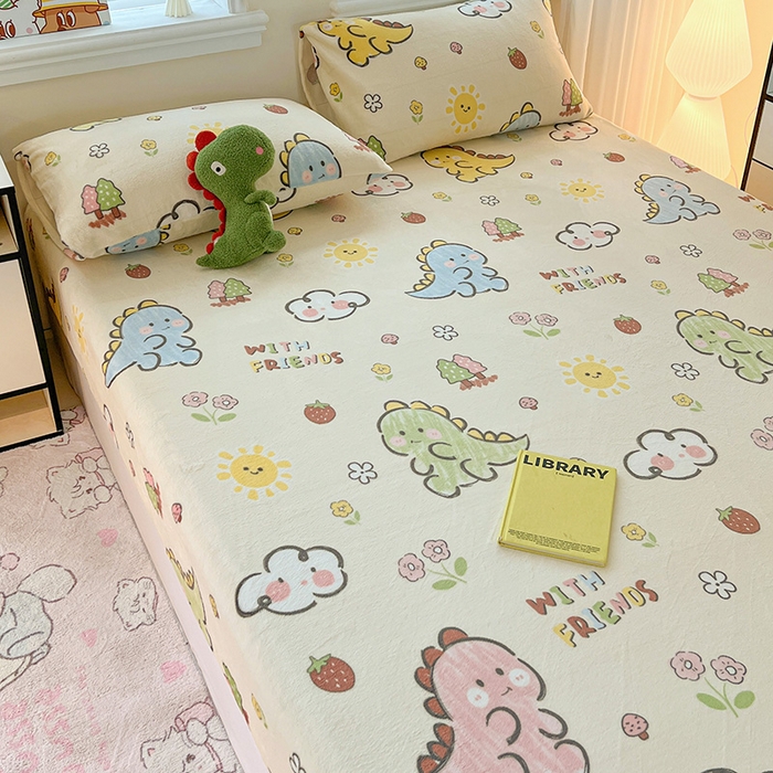 91家纺网 家纺一手货源 找家纺 富馨莱2025年新款牛奶绒印花床笠 淘气恐龙