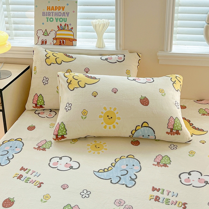 91家纺网 家纺一手货源 找家纺 富馨莱2025年新款牛奶绒印花床笠 淘气恐龙