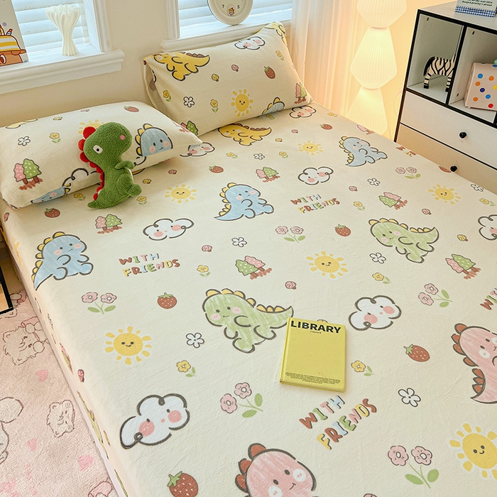 91家纺网 家纺一手货源 找家纺 富馨莱2025年新款牛奶绒印花床笠 淘气恐龙