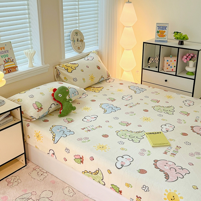 91家纺网 家纺一手货源 找家纺 富馨莱2025年新款牛奶绒印花床笠 淘气恐龙