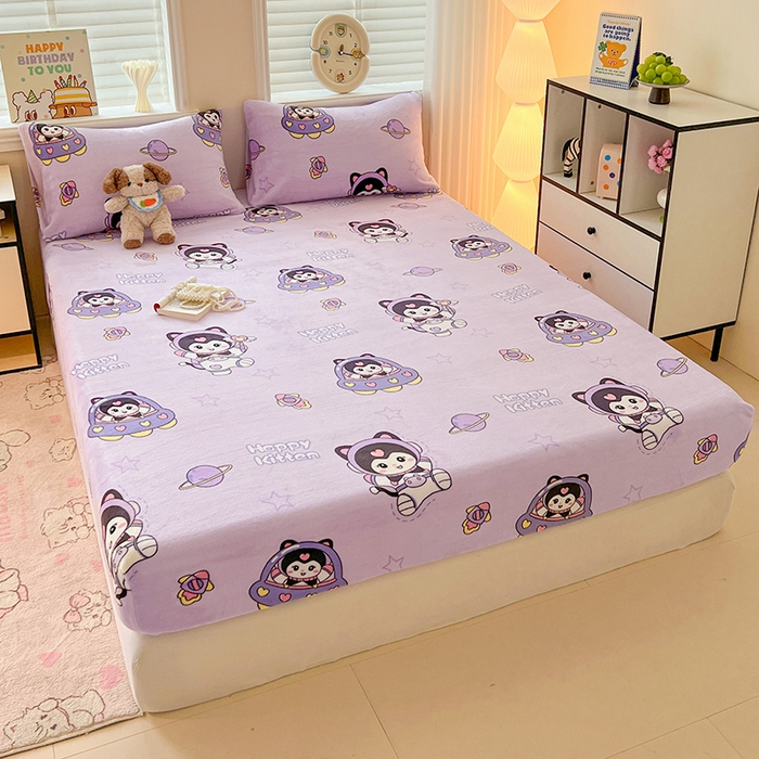 91家纺网 家纺一手货源 找家纺 富馨莱2025年新款牛奶绒印花床笠 甜美星际