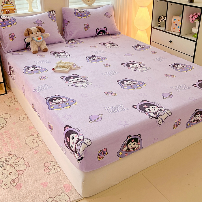 91家纺网 家纺一手货源 找家纺 富馨莱2025年新款牛奶绒印花床笠 甜美星际