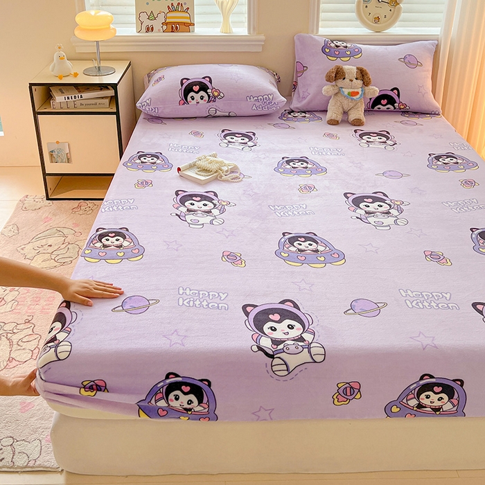 91家纺网 家纺一手货源 找家纺 富馨莱2025年新款牛奶绒印花床笠 甜美星际