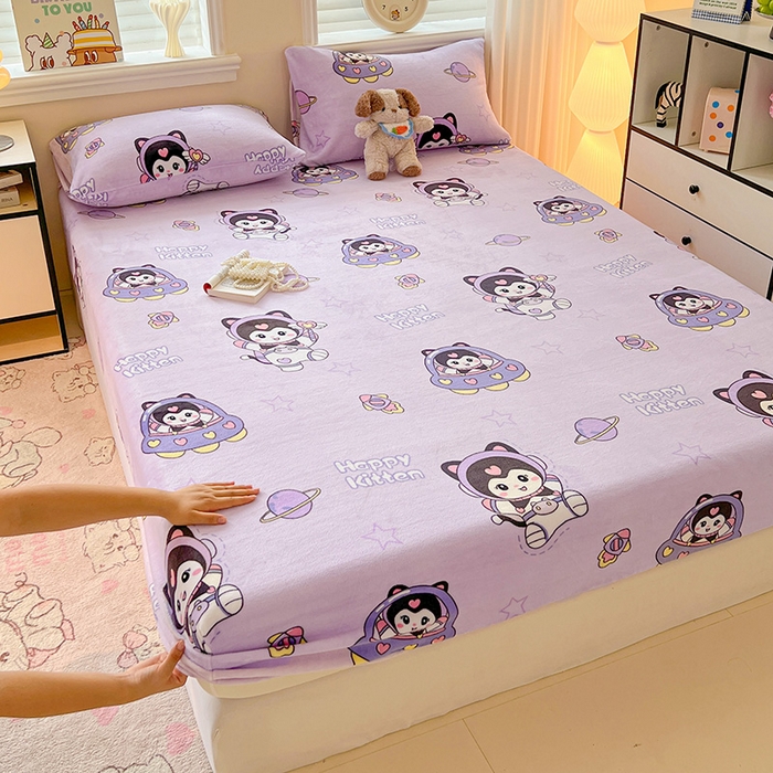 91家纺网 家纺一手货源 找家纺 富馨莱2025年新款牛奶绒印花床笠 甜美星际