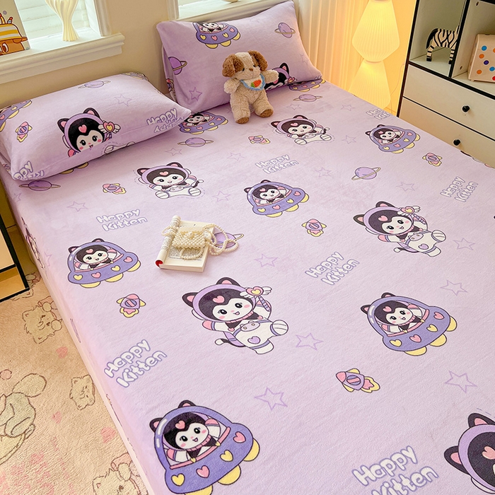 91家纺网 家纺一手货源 找家纺 富馨莱2025年新款牛奶绒印花床笠 甜美星际