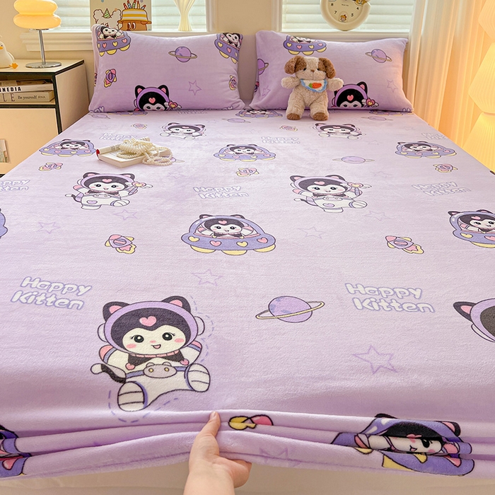 91家纺网 家纺一手货源 找家纺 富馨莱2025年新款牛奶绒印花床笠 甜美星际