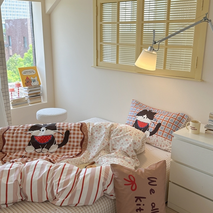 91家纺网 家纺一手货源 找家纺 寐居家纺 2025新款亲肤舒适全棉纯棉数码大阪印花四件套 趣多喵