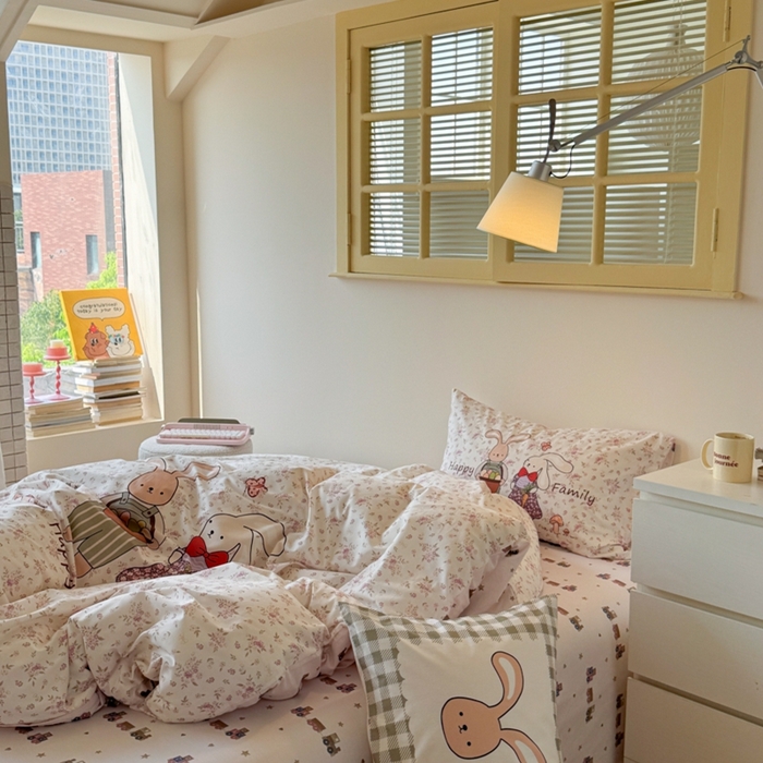 91家纺网 家纺一手货源 找家纺 寐居家纺 2025新款亲肤舒适全棉纯棉数码大阪印花四件套 甜甜兔