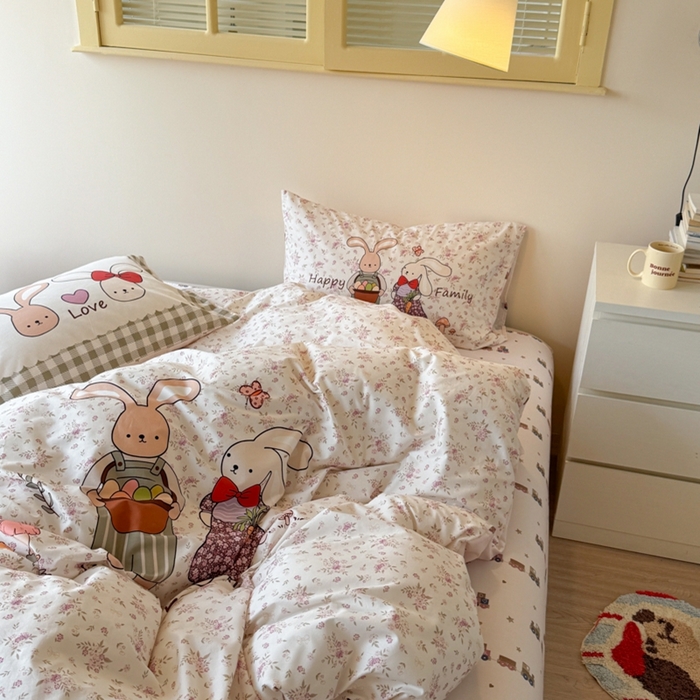 91家纺网 家纺一手货源 找家纺 寐居家纺 2025新款亲肤舒适全棉纯棉数码大阪印花四件套 甜甜兔