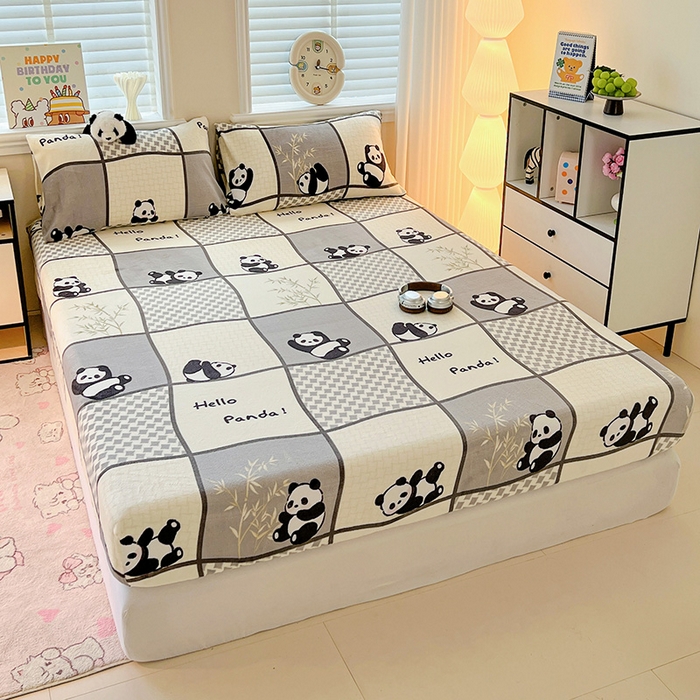 91家纺网 家纺一手货源 找家纺 富馨莱2025年新款牛奶绒印花床笠 熊猫皮皮