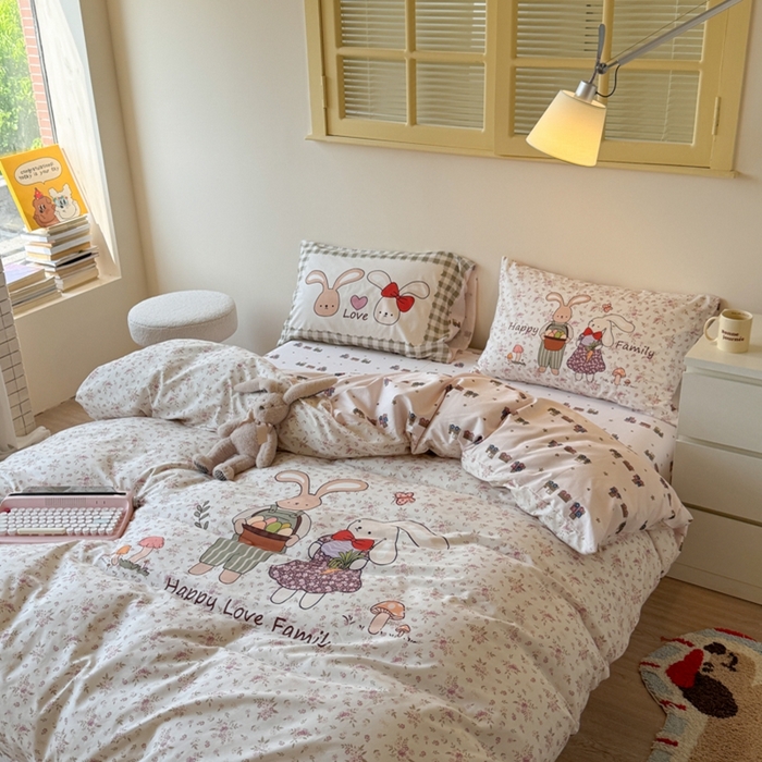 91家纺网 家纺一手货源 找家纺 寐居家纺 2025新款亲肤舒适全棉纯棉数码大阪印花四件套 甜甜兔