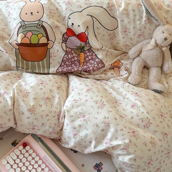 91家纺网 家纺一手货源 找家纺 寐居家纺 2025新款亲肤舒适全棉纯棉数码大阪印花四件套 甜甜兔