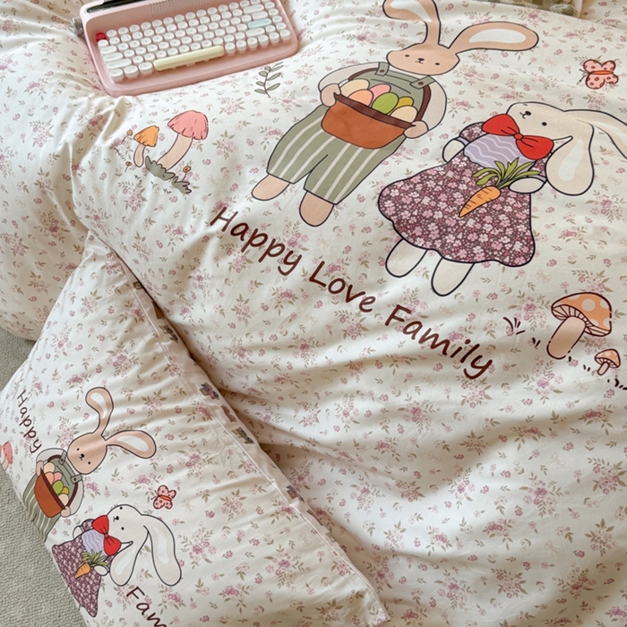 91家纺网 家纺一手货源 找家纺 寐居家纺 2025新款亲肤舒适全棉纯棉数码大阪印花四件套 甜甜兔