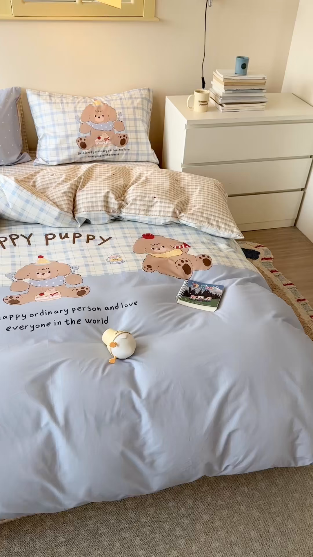 91家纺网 家纺一手货源 找家纺 寐居家纺 2025新款亲肤舒适全棉纯棉数码大阪印花四件套 小狗仔party