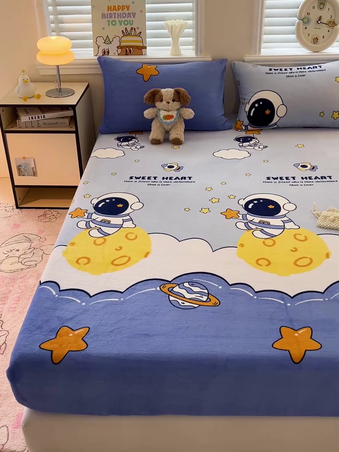 91家纺网 家纺一手货源 找家纺 富馨莱2025年新款牛奶绒印花床笠 遨游太空人