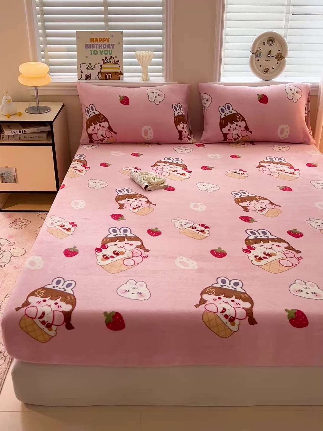 91家纺网 家纺一手货源 找家纺 富馨莱2025年新款牛奶绒印花床笠 萌萌女孩