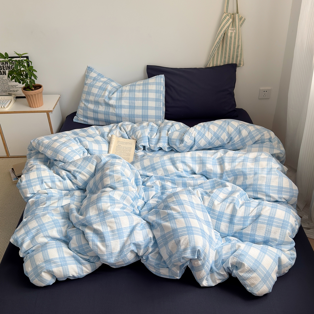 91家纺网 家纺一手货源 找家纺 罗亿家纺 2025新款云感双层纱学生季韩系泡泡棉四件套-米露（小红书推荐） 米露-蓝调