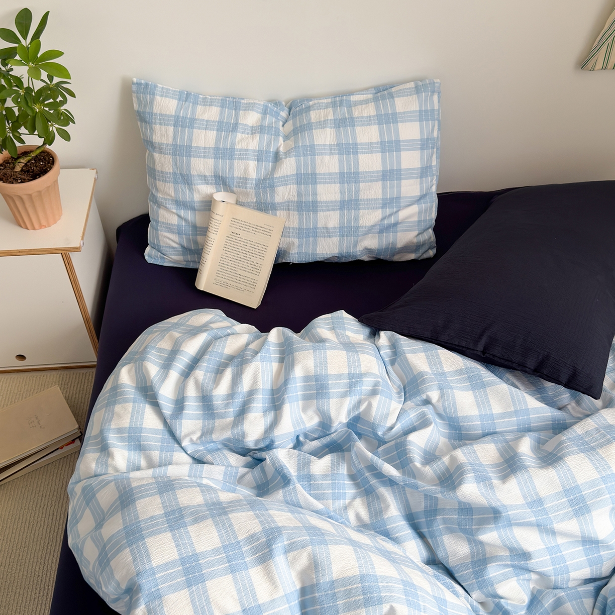 91家纺网 家纺一手货源 找家纺 罗亿家纺 2025新款云感双层纱学生季韩系泡泡棉四件套-米露（小红书推荐） 米露-蓝调