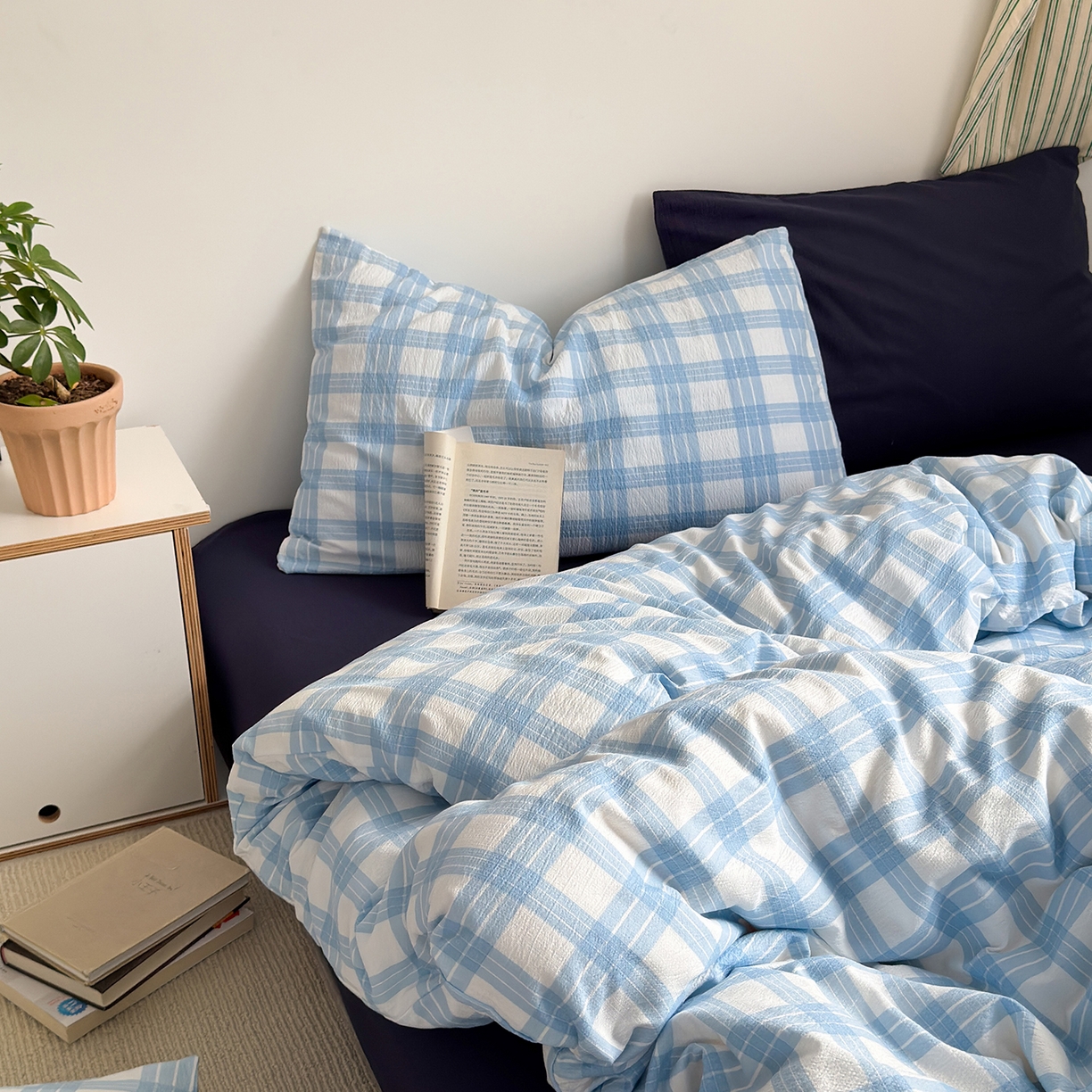 91家纺网 家纺一手货源 找家纺 罗亿家纺 2025新款云感双层纱学生季韩系泡泡棉四件套-米露（小红书推荐） 米露-蓝调