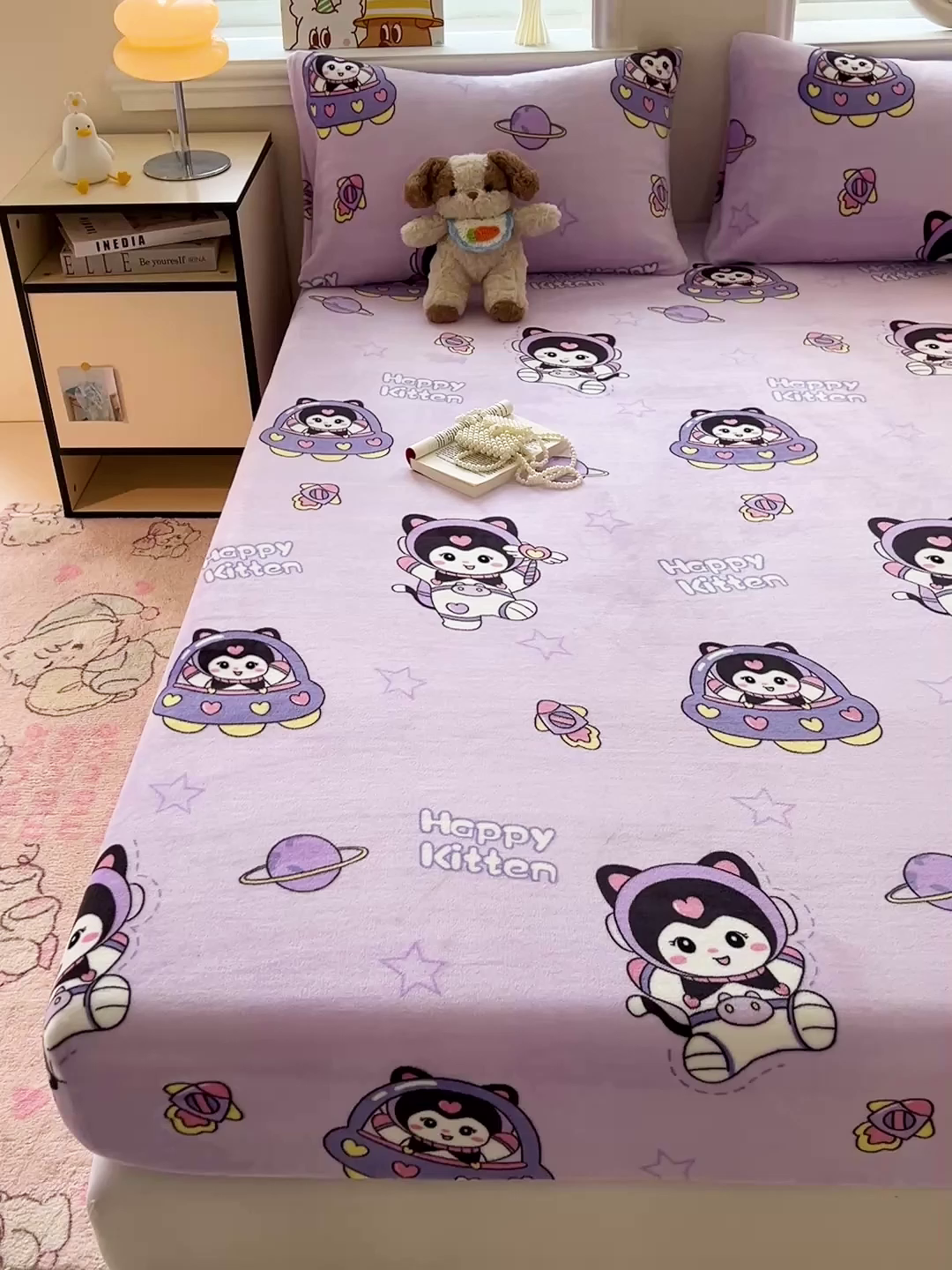 91家纺网 家纺一手货源 找家纺 富馨莱2025年新款牛奶绒印花床笠 甜美星际