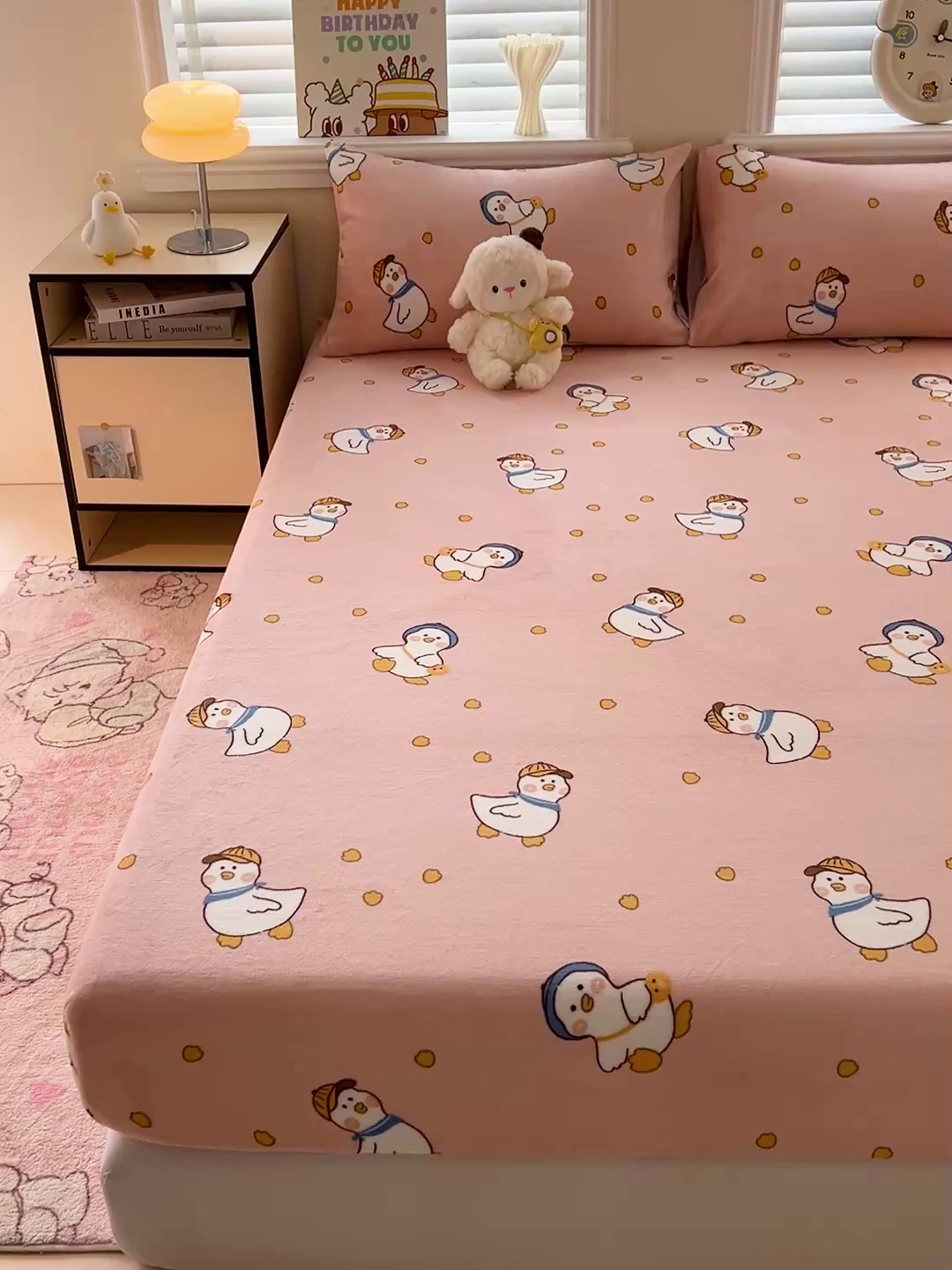 91家纺网 家纺一手货源 找家纺 富馨莱2025年新款牛奶绒印花床笠 小萌鸭