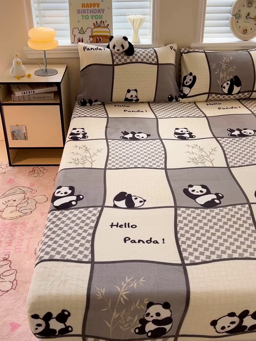 91家纺网 家纺一手货源 找家纺 富馨莱2025年新款牛奶绒印花床笠 熊猫皮皮