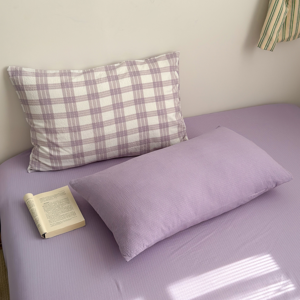 91家纺网 家纺一手货源 找家纺 罗亿家纺 2025新款云感双层纱学生季韩系泡泡棉四件套-米露（小红书推荐） 米露-格格紫