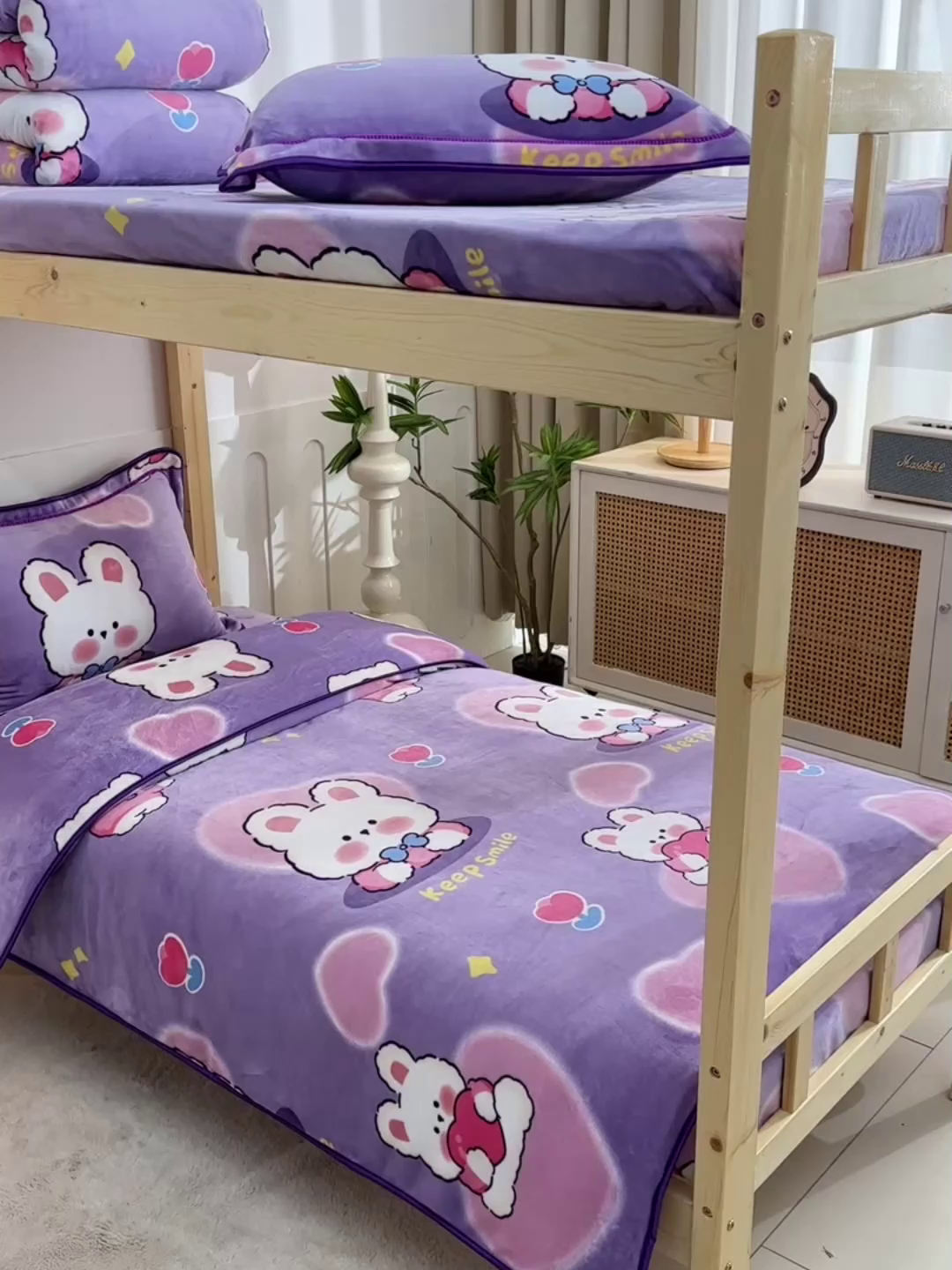 91家纺网 家纺一手货源 找家纺 馨梦缘2025新款爆款高克重印花牛奶绒法莱绒学生三件套 爱心小兔