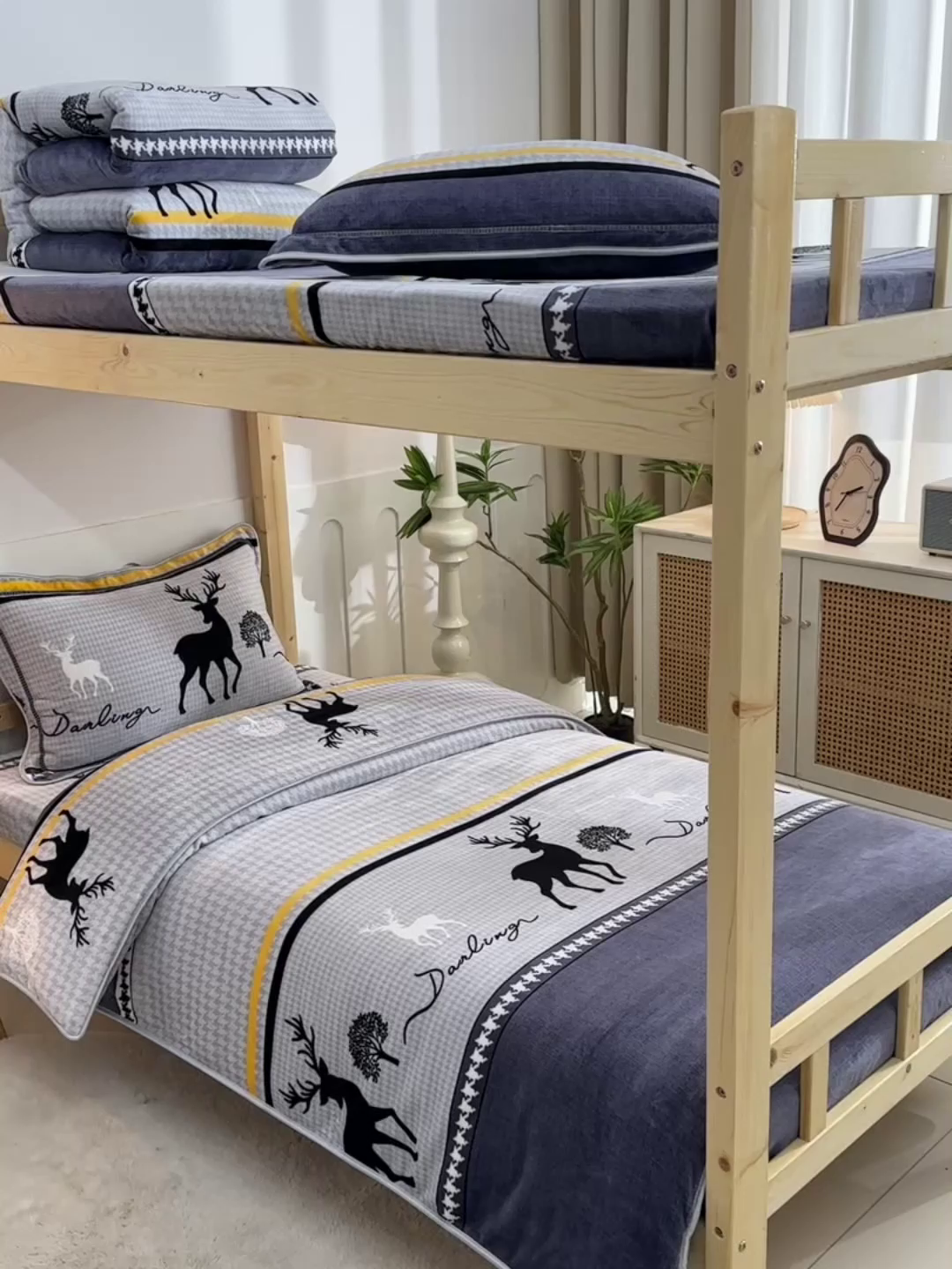 91家纺网 家纺一手货源 找家纺 馨梦缘2025新款爆款高克重印花牛奶绒法莱绒学生三件套 发财树