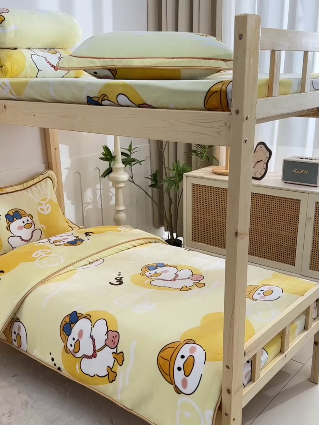 91家纺网 家纺一手货源 找家纺 馨梦缘2025新款爆款高克重印花牛奶绒法莱绒学生三件套 迷你鸭