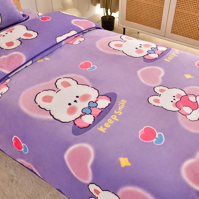 91家纺网 家纺一手货源 找家纺 馨梦缘2025新款爆款高克重印花牛奶绒法莱绒学生三件套 爱心小兔