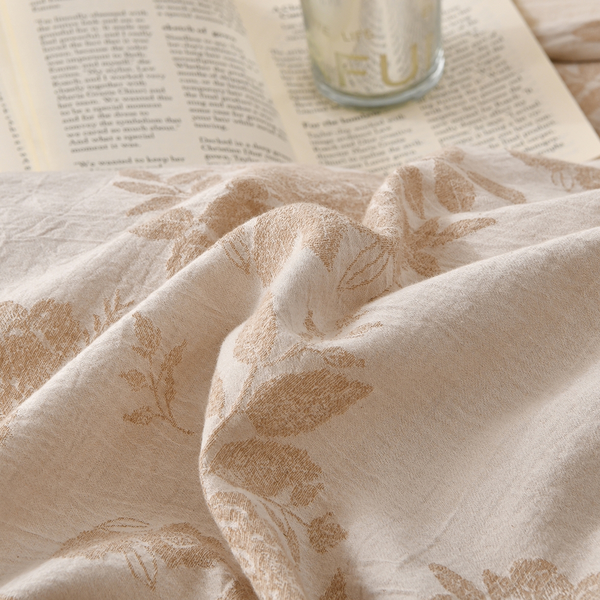 91家纺网 家纺一手货源 找家纺 金艾草 2026新款全棉纯棉A类棉麻提花床盖四件套法式大花边四件套 醒梦