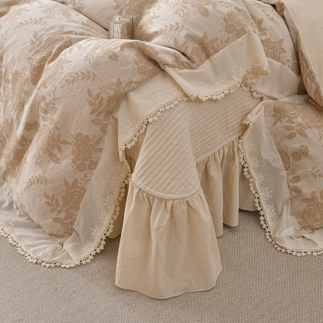 91家纺网 家纺一手货源 找家纺 金艾草 2026新款全棉纯棉A类棉麻提花床盖四件套法式大花边四件套 醒梦