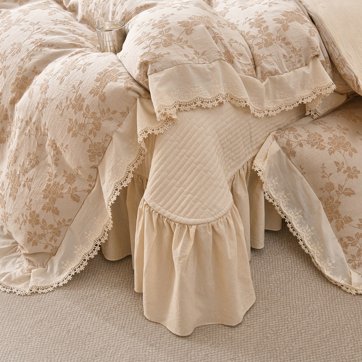 91家纺网 家纺一手货源 找家纺 金艾草 2026新款全棉纯棉A类棉麻提花床盖四件套法式大花边四件套 满园