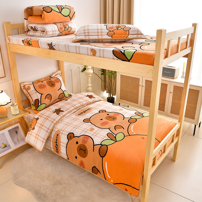 91家纺网 家纺一手货源 找家纺 馨梦缘2025新款爆款高克重印花牛奶绒法莱绒学生三件套 卡皮巴拉