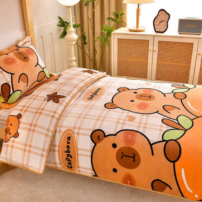 91家纺网 家纺一手货源 找家纺 馨梦缘2025新款爆款高克重印花牛奶绒法莱绒学生三件套 卡皮巴拉