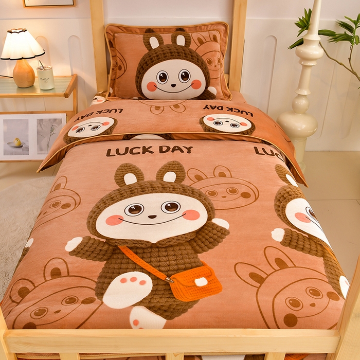 91家纺网 家纺一手货源 找家纺 馨梦缘2025新款爆款高克重印花牛奶绒法莱绒学生三件套 拉咕咕