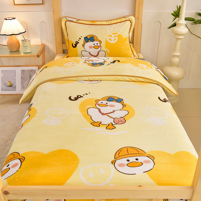 91家纺网 家纺一手货源 找家纺 馨梦缘2025新款爆款高克重印花牛奶绒法莱绒学生三件套 迷你鸭