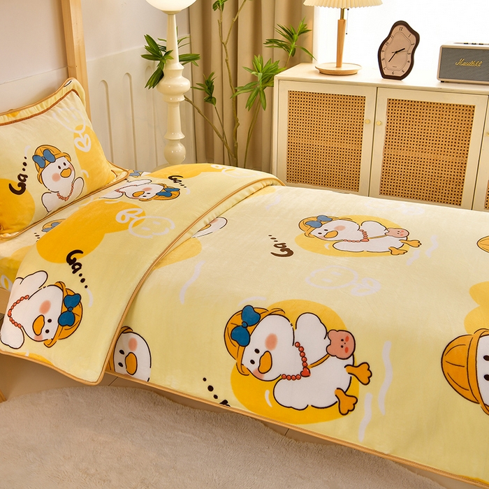 91家纺网 家纺一手货源 找家纺 馨梦缘2025新款爆款高克重印花牛奶绒法莱绒学生三件套 迷你鸭