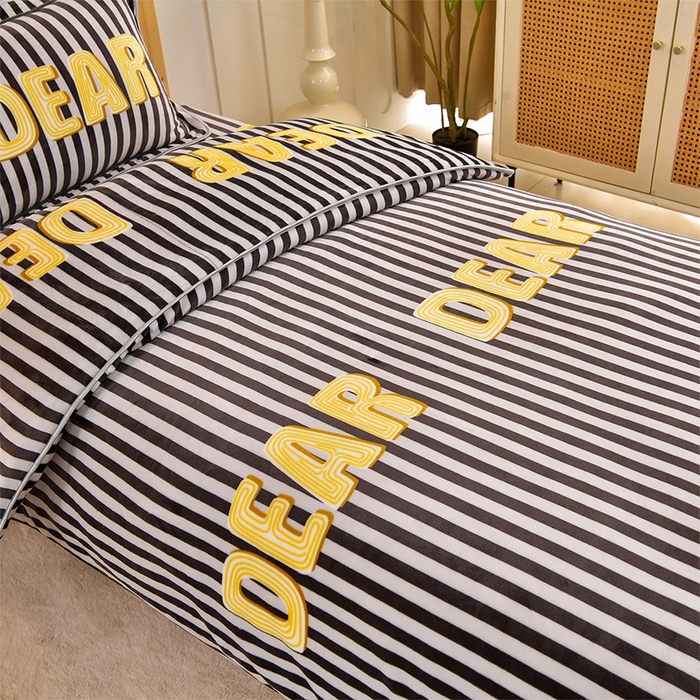 91家纺网 家纺一手货源 找家纺 馨梦缘2025新款爆款高克重印花牛奶绒法莱绒学生三件套 简单爱