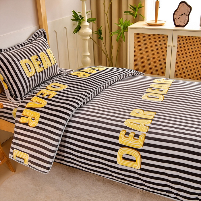 91家纺网 家纺一手货源 找家纺 馨梦缘2025新款爆款高克重印花牛奶绒法莱绒学生三件套 简单爱