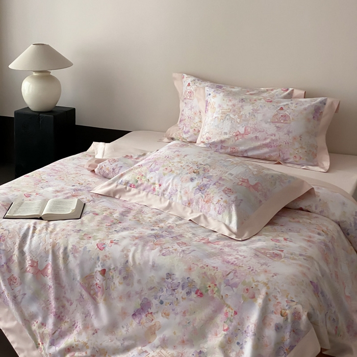 91家纺网 家纺一手货源 找家纺 云栖家居 2025全棉纯棉长绒棉纯棉A类50支数码印花系列四件套-春园 奇妙城堡-粉