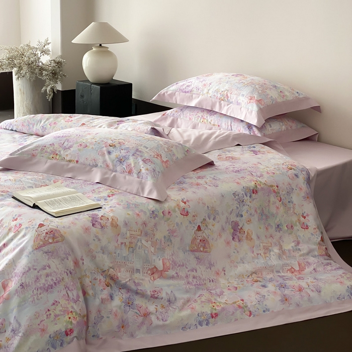 91家纺网 家纺一手货源 找家纺 云栖家居 2025全棉纯棉长绒棉纯棉A类50支数码印花系列四件套-春园 奇妙城堡-紫