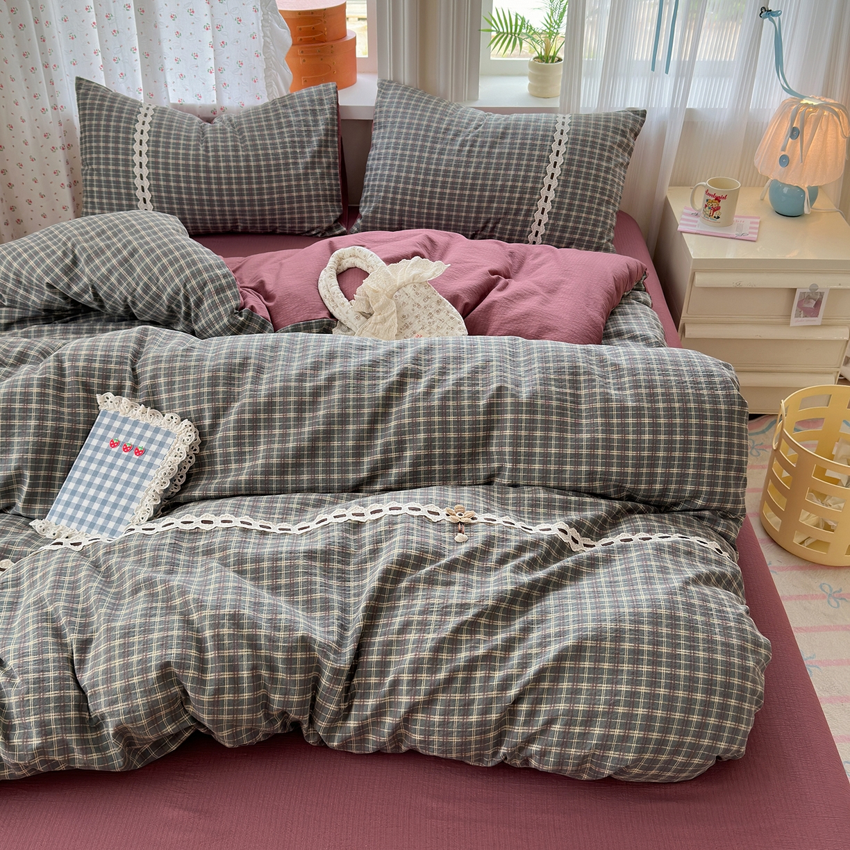 91家纺网 家纺一手货源 找家纺 晚爱家纺（原晚安家居） 2025新款云感木棉双层纱四件套皱皱纱蕾丝花边四件套 梦境-深咖