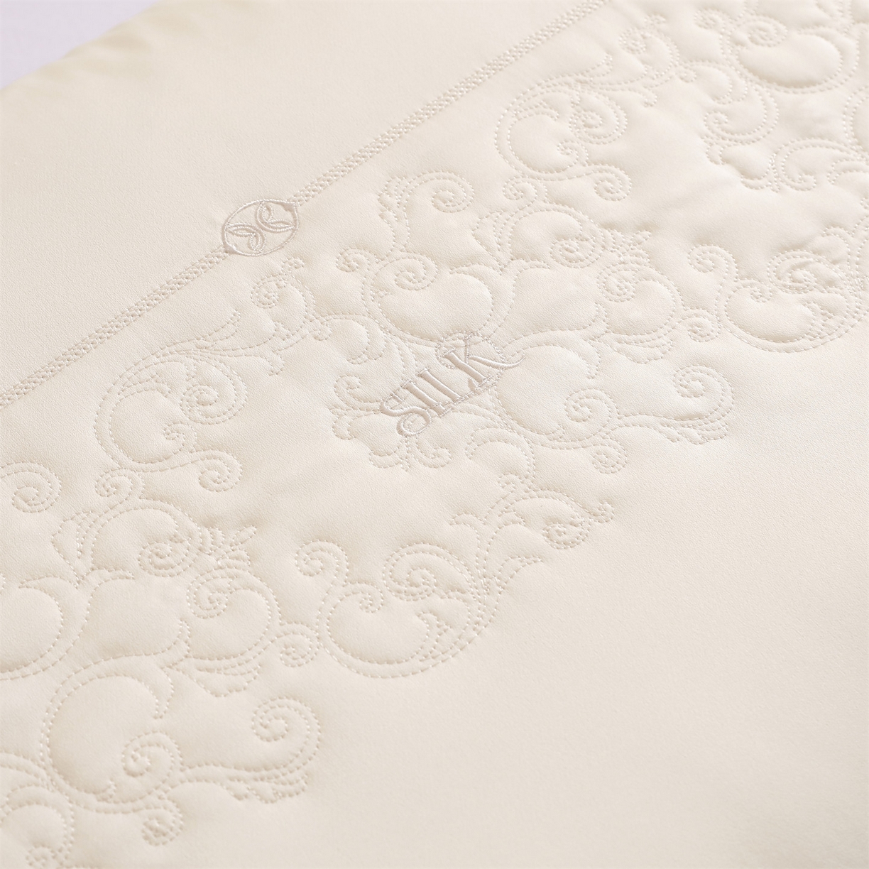 91家纺网 家纺一手货源 找家纺 （总）麦肯锡 2025新款蝴蝶刺绣定型枕