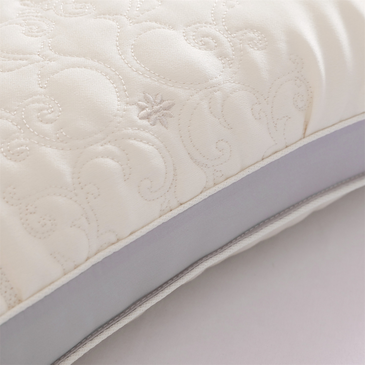 91家纺网 家纺一手货源 找家纺 （总）麦肯锡 2025新款蝴蝶刺绣定型枕