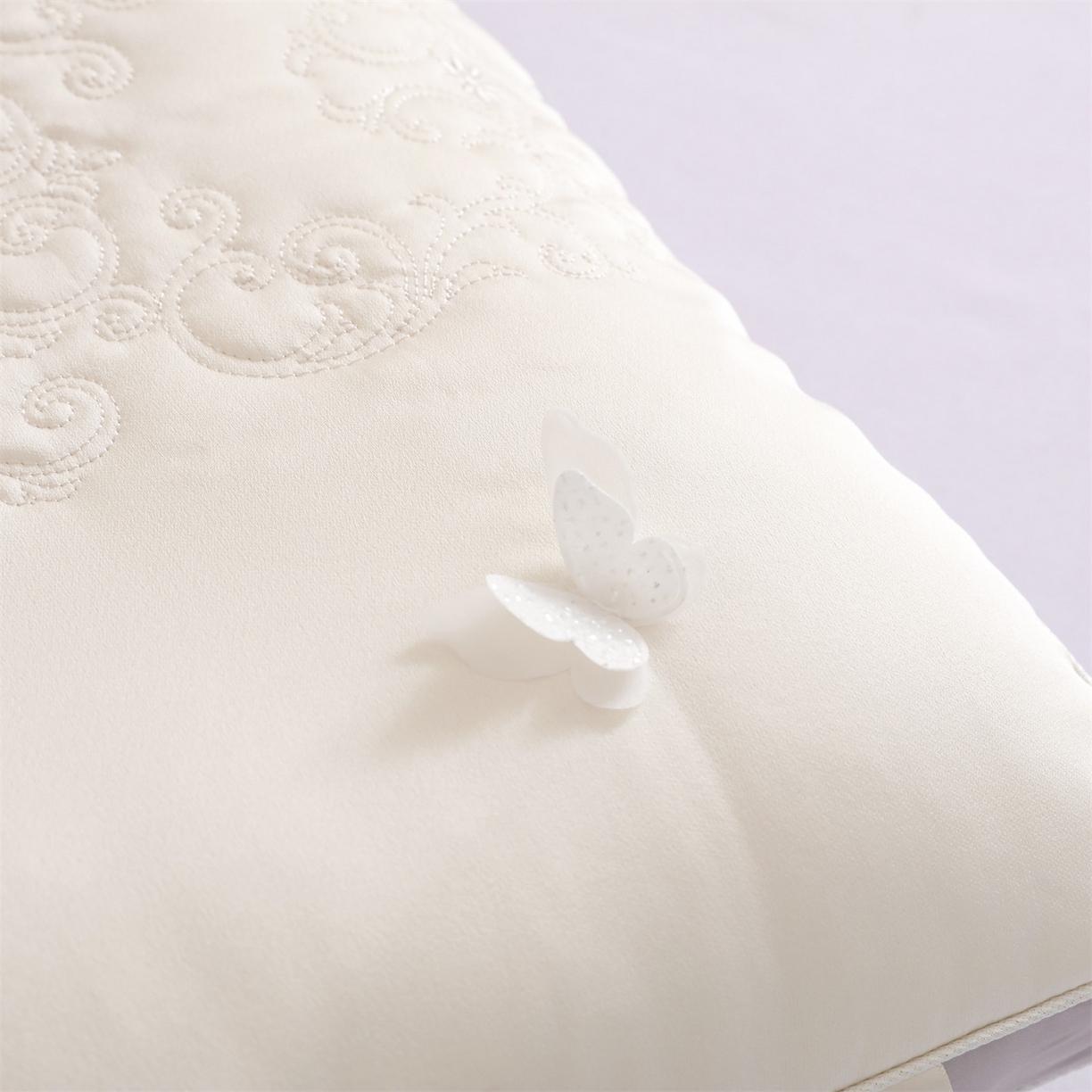 91家纺网 家纺一手货源 找家纺 （总）麦肯锡 2025新款蝴蝶刺绣定型枕